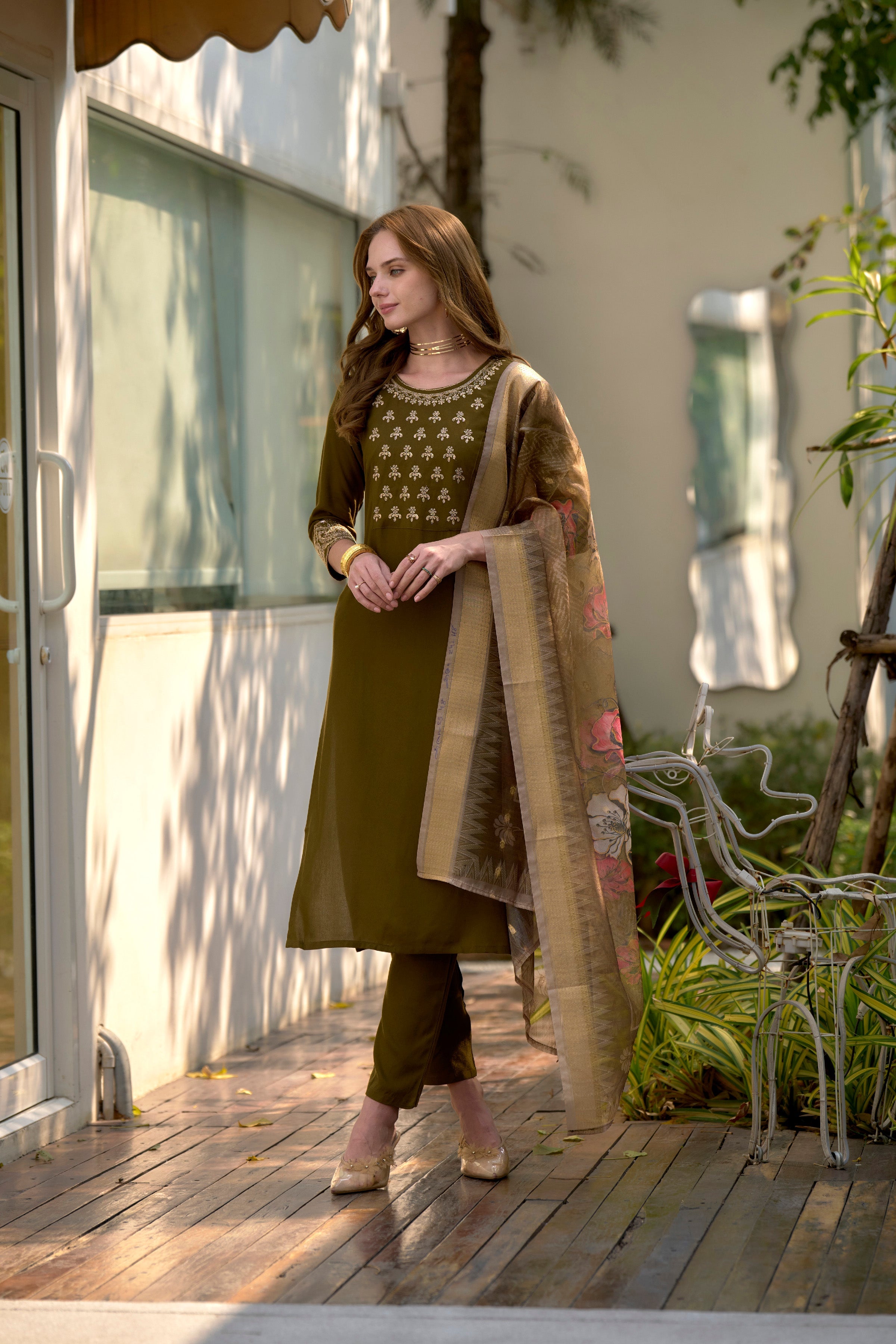 Mehndi Green Rayon Kurti Set with 3/4 Sleeves and Organza Jacquard Printed Dupatta with Pocket Pant